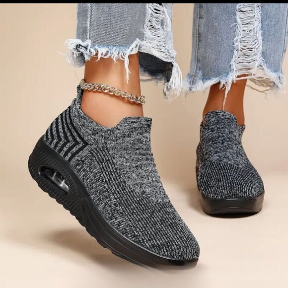 Women's Air Cushion Breathable Round Closed Toe Slip On Sneakers - Picture 1 of 4